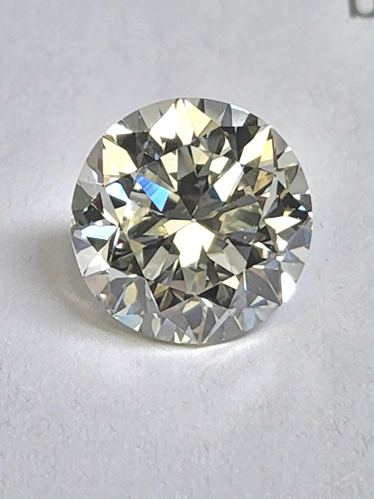 Consignment Round Brilliant Diamond 4.87 carat (G.I.A.)