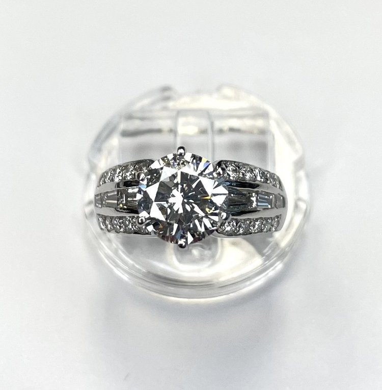 Consignment Round Diamond Ring 3.26 carat total weight - (GIA)