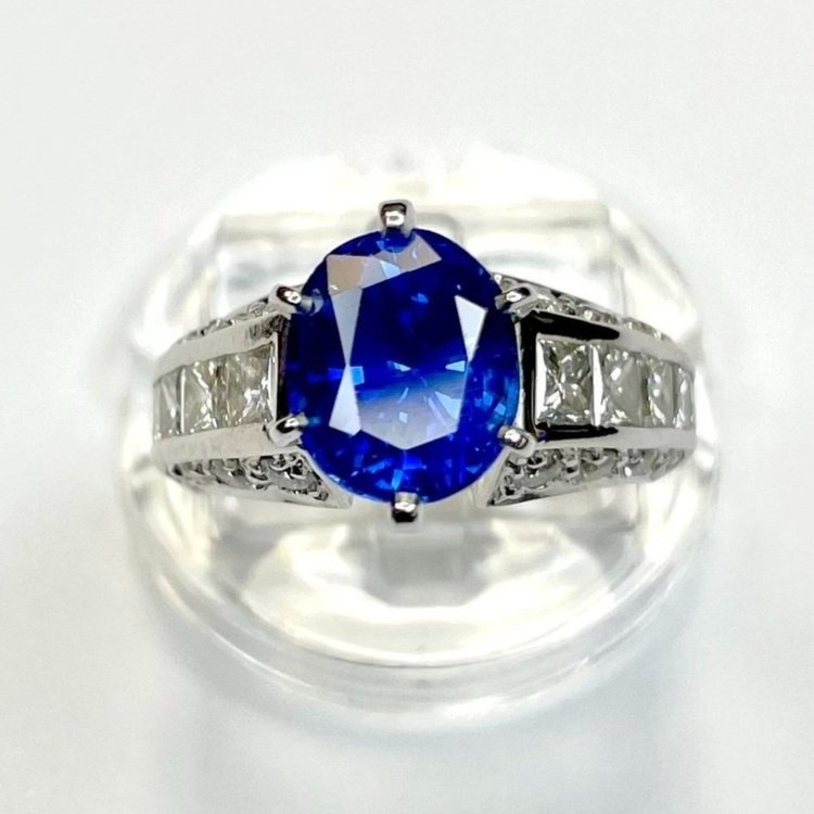 Sapphire and Diamond Ring 4.69 carat