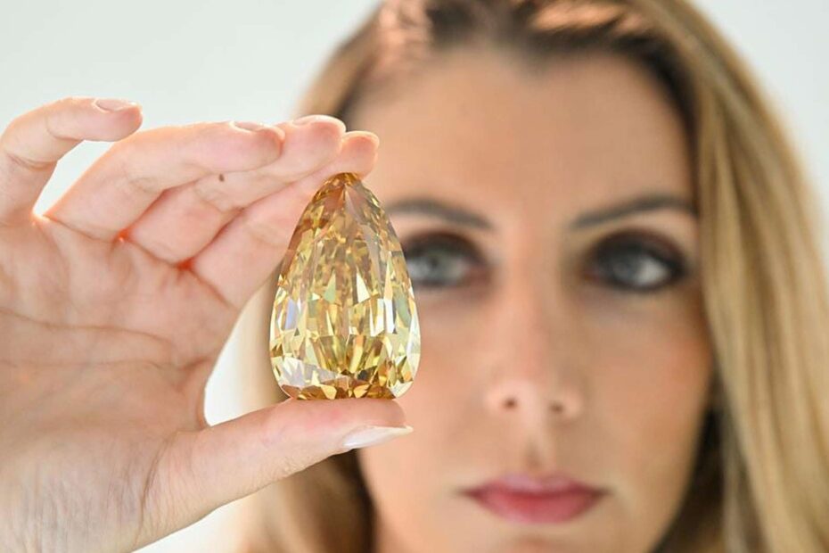 303ct. Golden Canary Sets Sales Soaring at Sotheby’s - Villarreal Fine Jewelers
