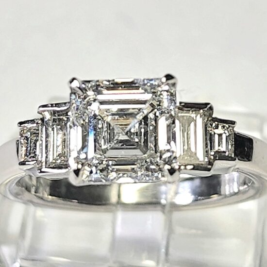 Consignment - Asscher Cut Diamond 2.51 carats - Villarreal Jewelers